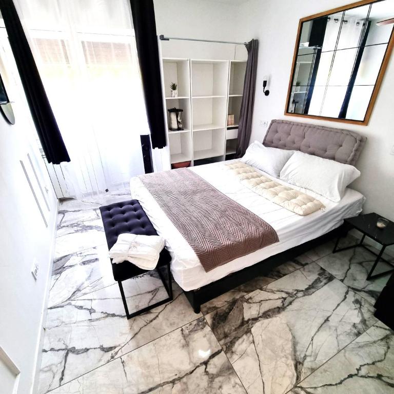 T2 neuf centre ville Saint Raphaël avec terrasse et parking gratuit, prés de la plage et commerces! - Apartment mit 1 Schlafzimmer - 8