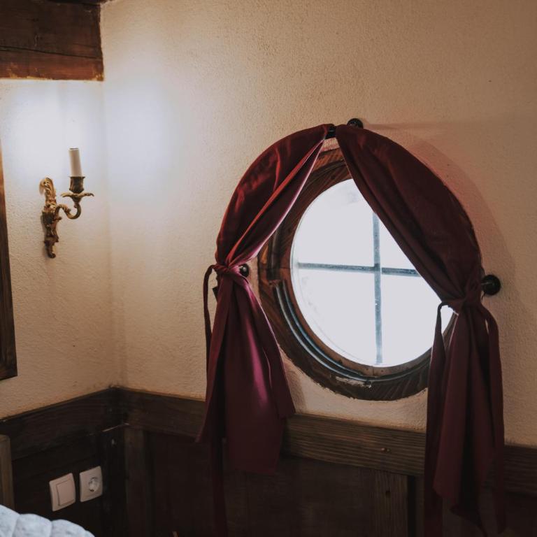 Mobbiton Mostar - Magical Underground Retreat - One-Bedroom Villa - 38