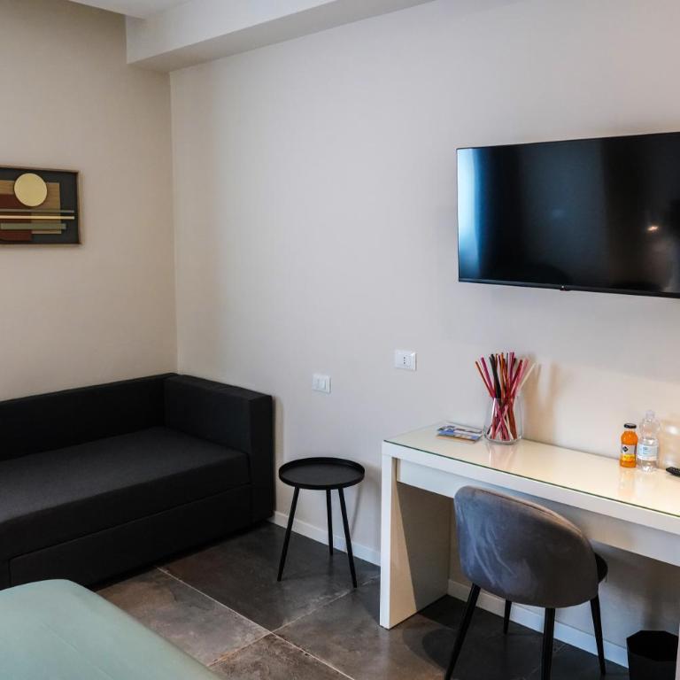 Morris Rooms - Deluxe Double Room with Extra Bed - 4