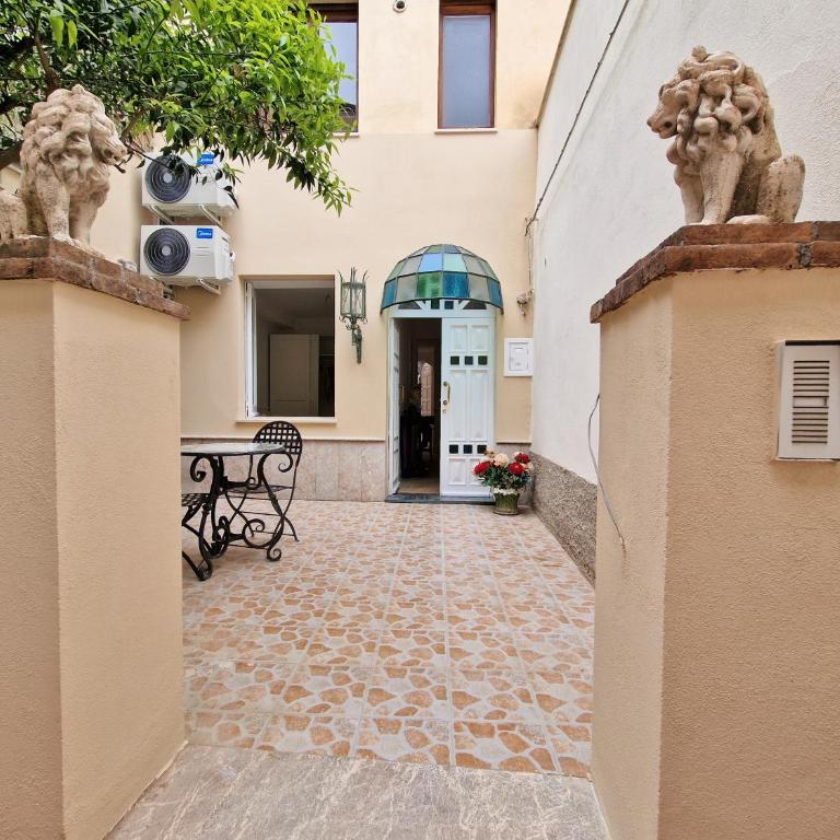 LA BARONESSA CHARMING HOUSE with parking - Three-Bedroom Apartment - 24