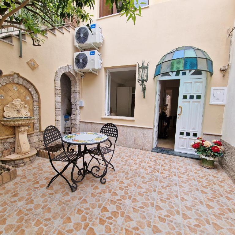 LA BARONESSA CHARMING HOUSE with parking - Three-Bedroom Apartment - 25