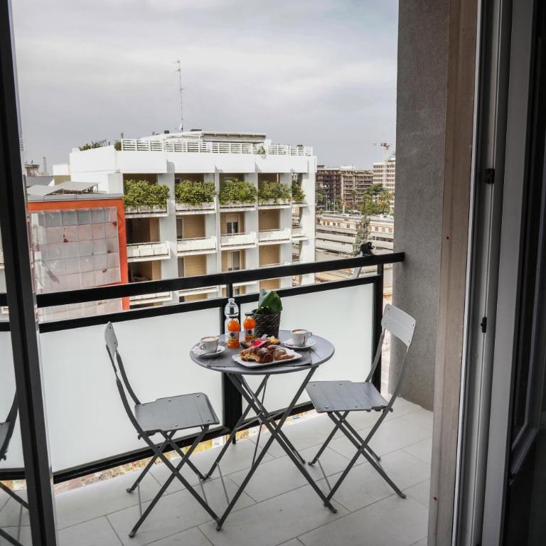 Morris Rooms - Deluxe Double Room with Balcony - 6