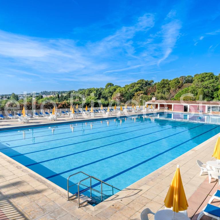 Spacieux appartement vue mer et montagne - Appartement 3 Chambres - Vue sur Mer - 32