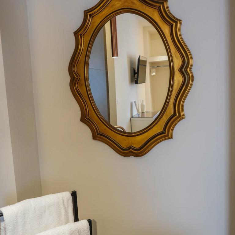 Morris Rooms - Deluxe Double Room with Bath - 9