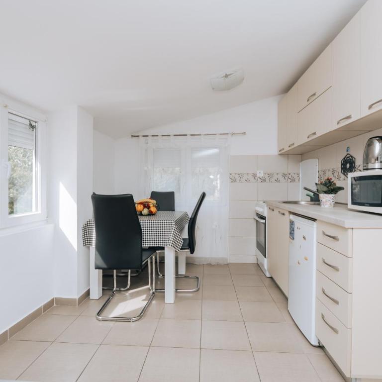 Paradise Bay Apartments - Apartment with Sea View - 6