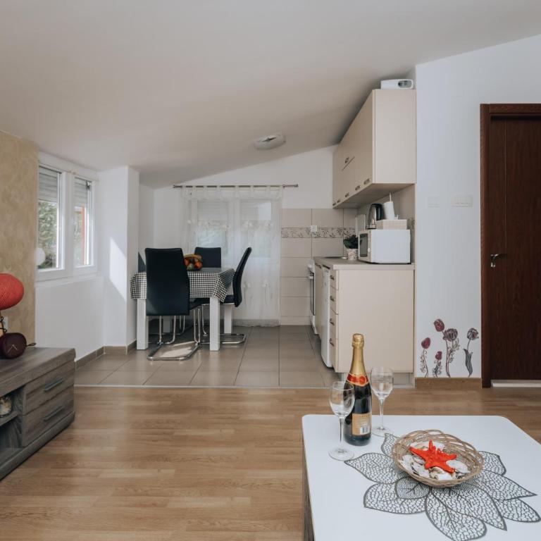 Paradise Bay Apartments - Apartment with Sea View - 7