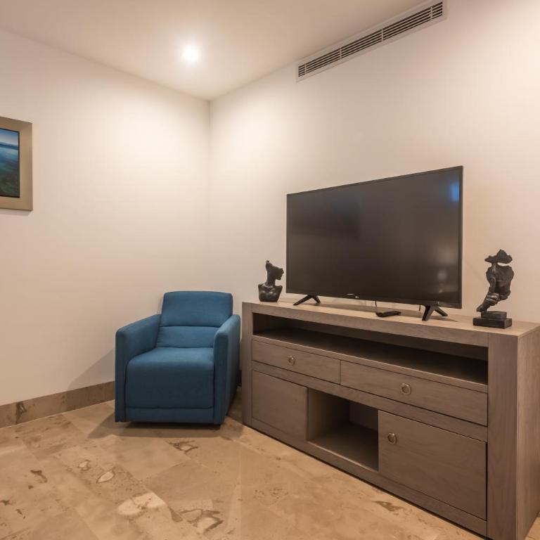 Oceana Residences - Three-Bedroom Apartment with Balcony - 7