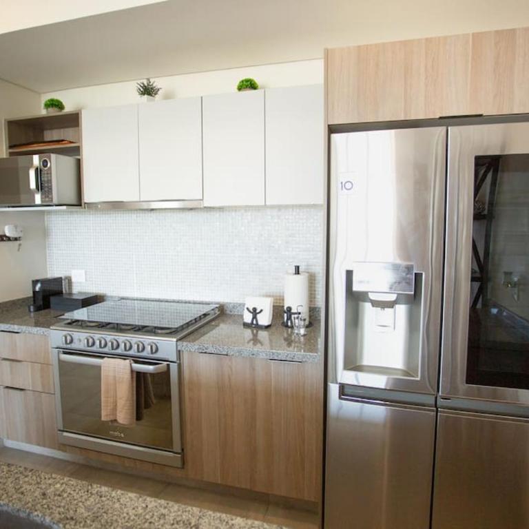 Spacious 3 bedroom apartment with cool amenities - Three-Bedroom Apartment - 4