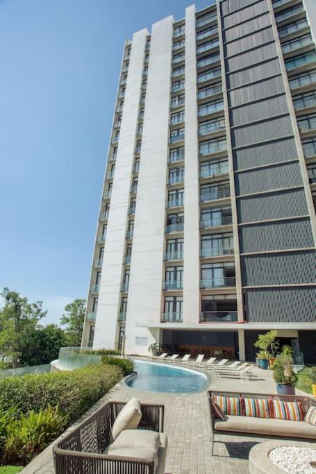 Spacious 3 bedroom apartment with cool amenities - Three-Bedroom Apartment - 7
