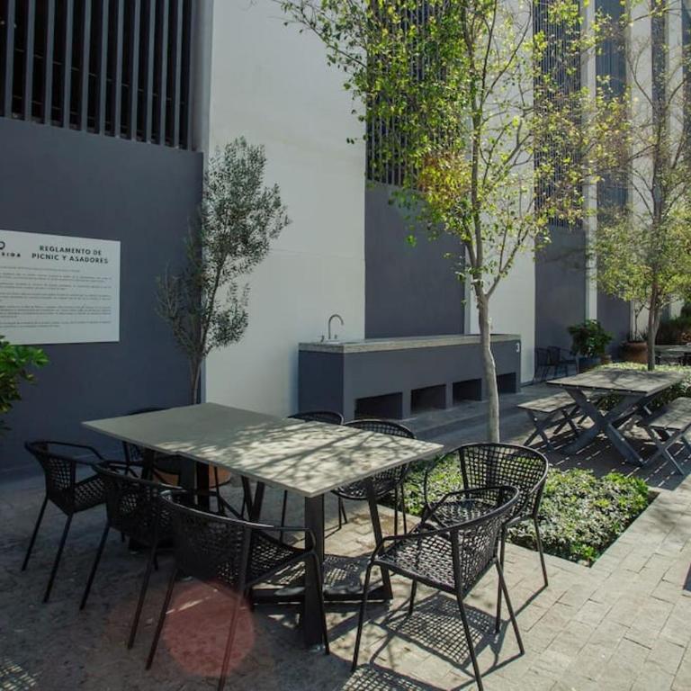 Spacious 3 bedroom apartment with cool amenities - Three-Bedroom Apartment - 21