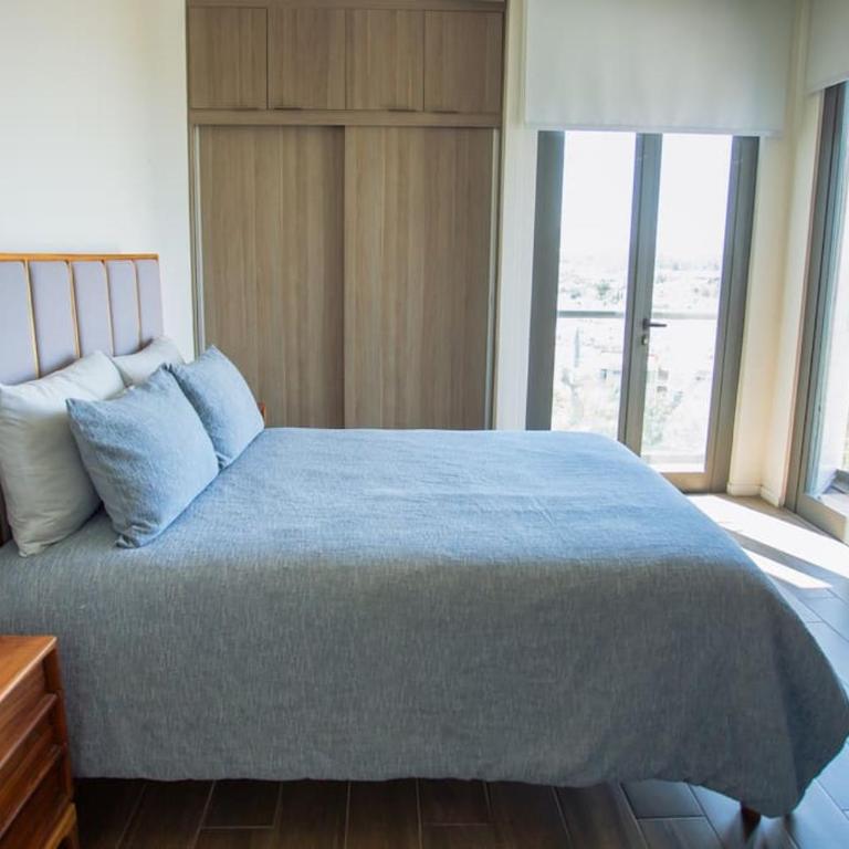 Spacious 3 bedroom apartment with cool amenities - Three-Bedroom Apartment - 52