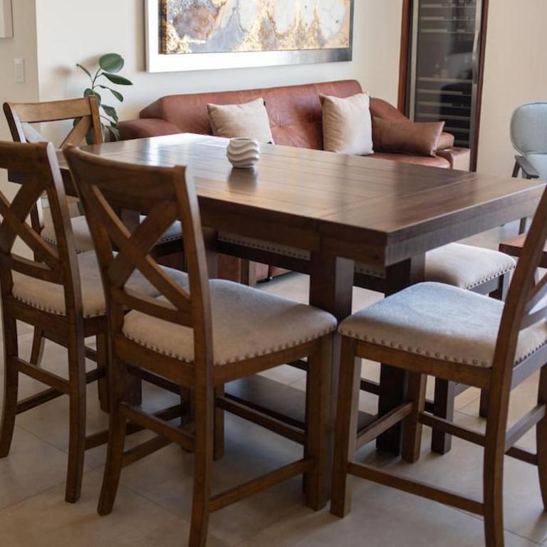Spacious 3 bedroom apartment with cool amenities - Three-Bedroom Apartment - 61