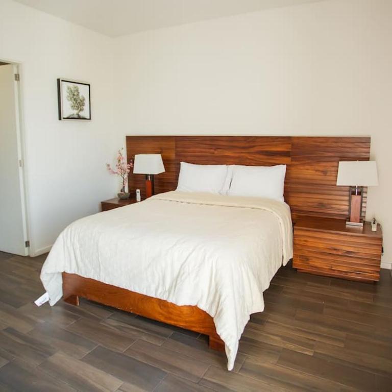 Spacious 3 bedroom apartment with cool amenities - Three-Bedroom Apartment - 64