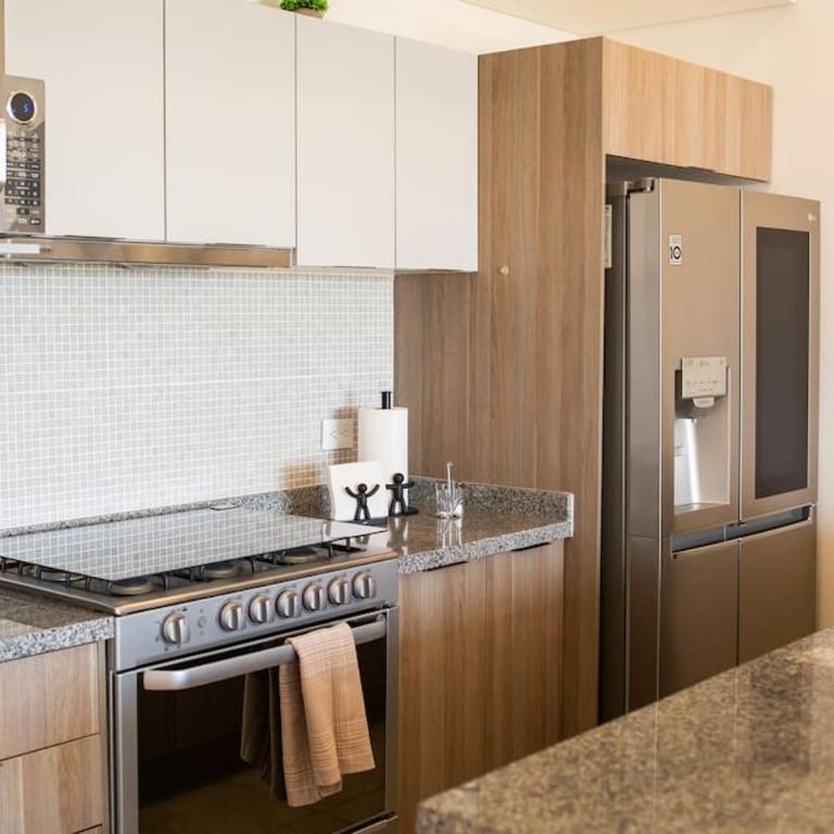 Spacious 3 bedroom apartment with cool amenities - Three-Bedroom Apartment - 67
