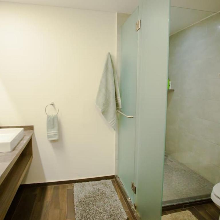 Spacious 3 bedroom apartment with cool amenities - Three-Bedroom Apartment - 72