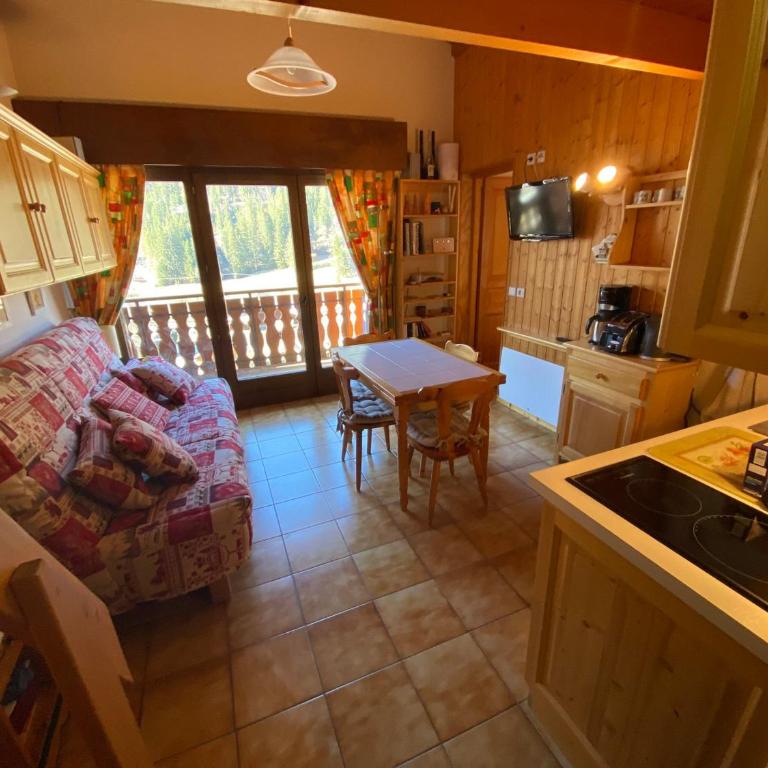Charmant duplex avec balcon, proche ski et navettes, parking, WIFI - FR-1-693-109 - Appartement - 1