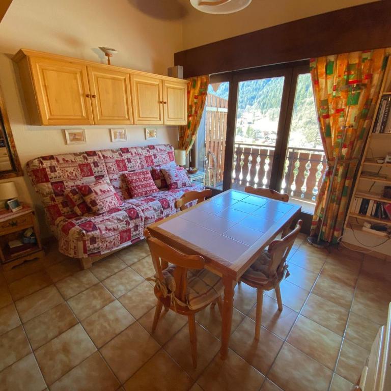 Charmant duplex avec balcon, proche ski et navettes, parking, WIFI - FR-1-693-109 - Appartement - 2