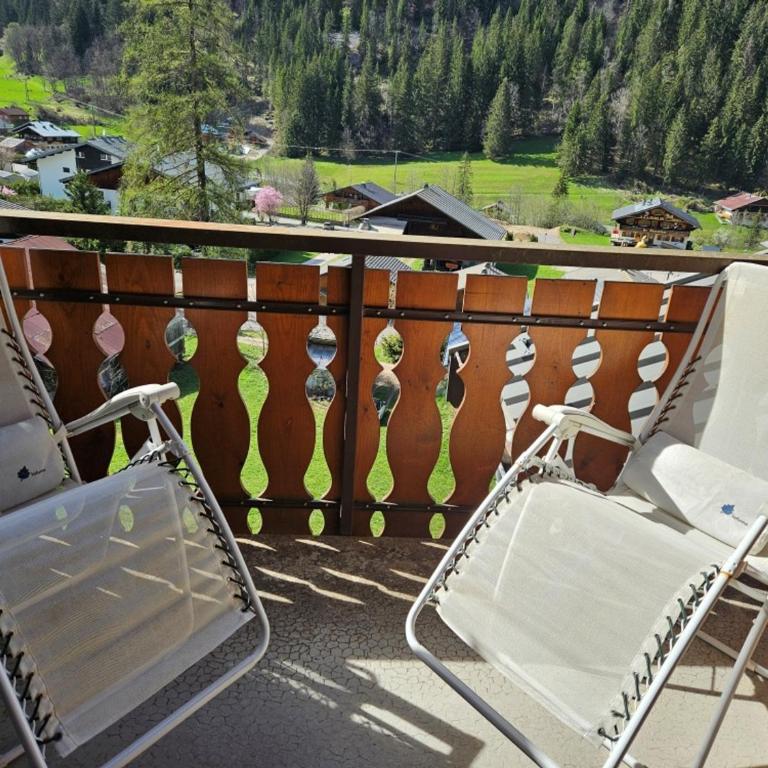 Charmant duplex avec balcon, proche ski et navettes, parking, WIFI - FR-1-693-109 - Appartement - 4