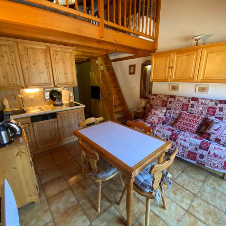 Charmant duplex avec balcon, proche ski et navettes, parking, WIFI - FR-1-693-109 - Appartement - 5