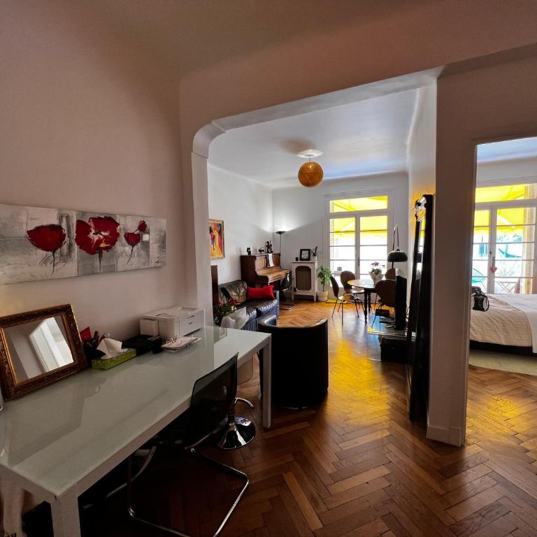 Charmant appartement 3 pieces avec terrasse - Monaco Ville 150m du Palais sur le Rocher - Appartement 2 Chambres - 24