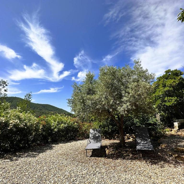 Villa CORAIL privée et climatisée pour 10 personnes avec piscine et superbe vue mer et collines à La Londe-les-Maures - Maison 5 Chambres - 11