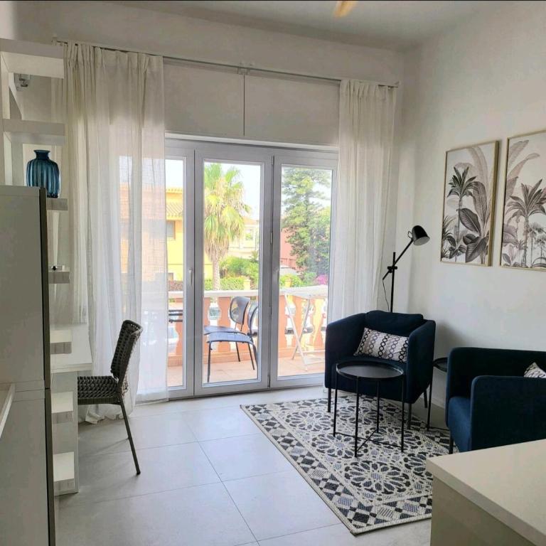 La Breeze - Two-Bedroom Deluxe Apartment with Balcony - 24