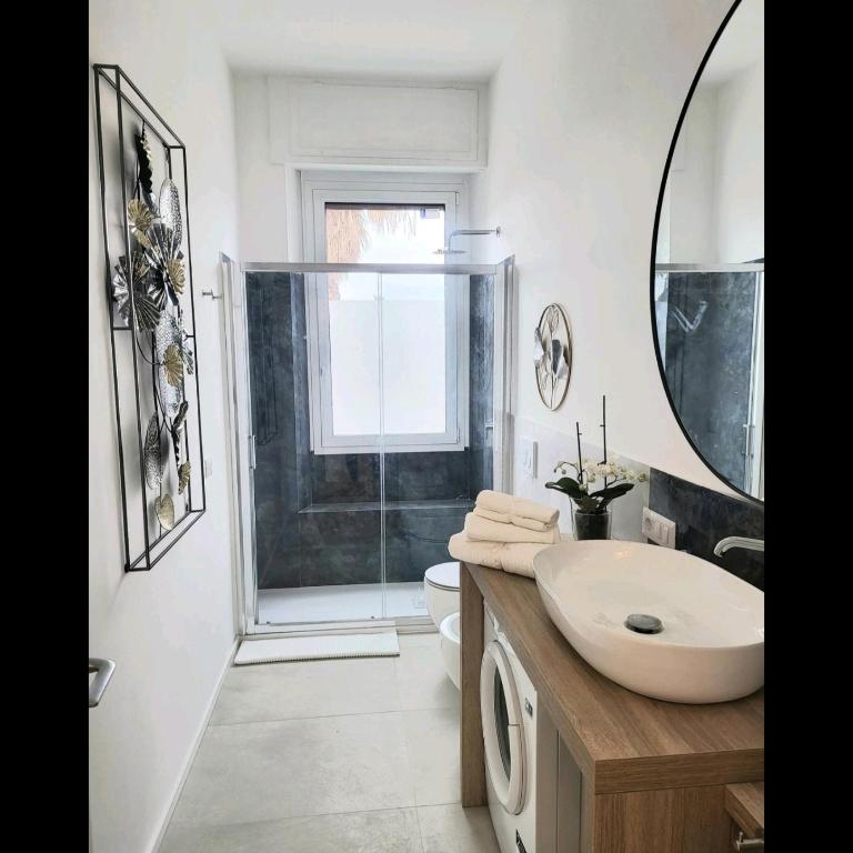 La Breeze - Two-Bedroom Deluxe Apartment with Balcony - 8