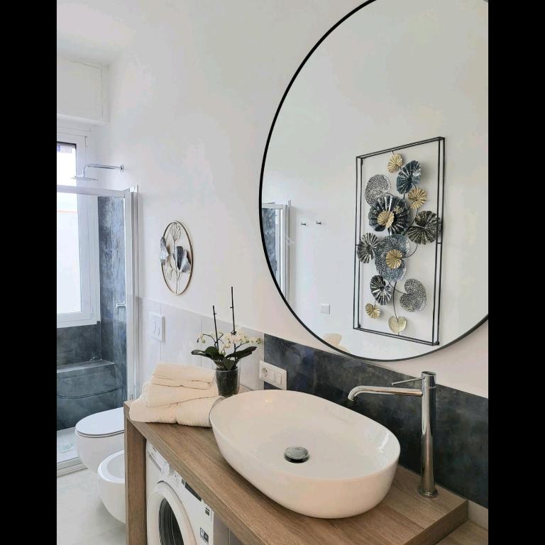 La Breeze - Two-Bedroom Deluxe Apartment with Balcony - 9