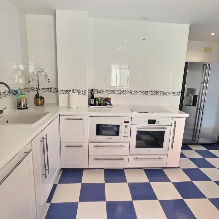 LUXURY ESCAPE - 3BR PENTHOUSE, Breathtaking Views, Pool, in the heart of Costa del Sol! - Apartamento de 3 dormitorios - 10