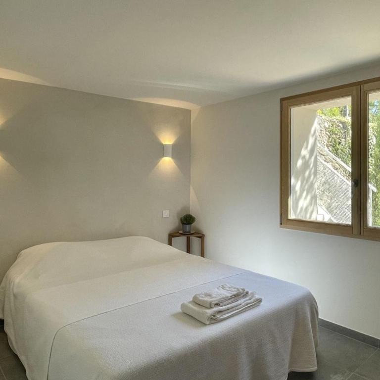 Maison avec jardin sur le Mont Saint Clair - vue mer et étang - Maison 2 Chambres - 13