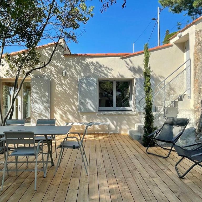 Maison avec jardin sur le Mont Saint Clair - vue mer et étang - Maison 2 Chambres - 2