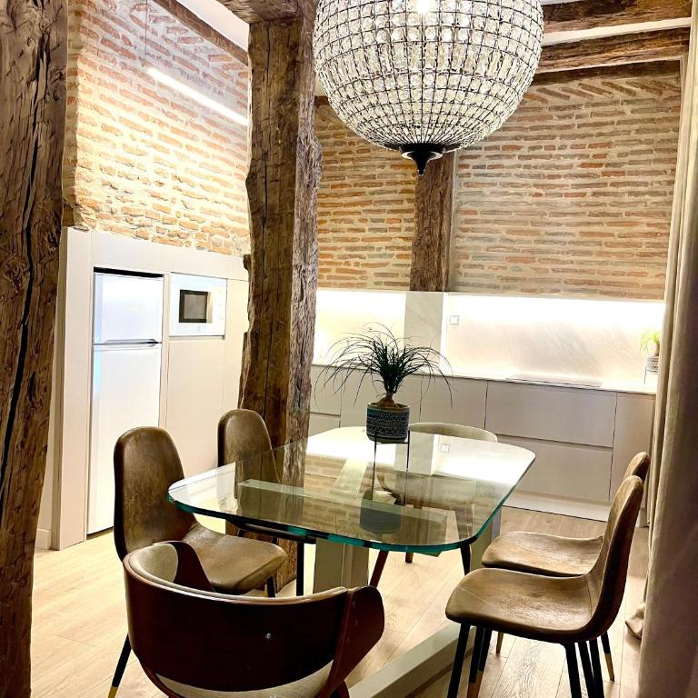 Lauramer Plaza Nueva - Three-Bedroom Apartment - 8
