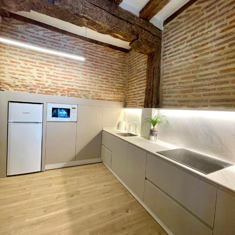 Lauramer Plaza Nueva - Three-Bedroom Apartment - 13