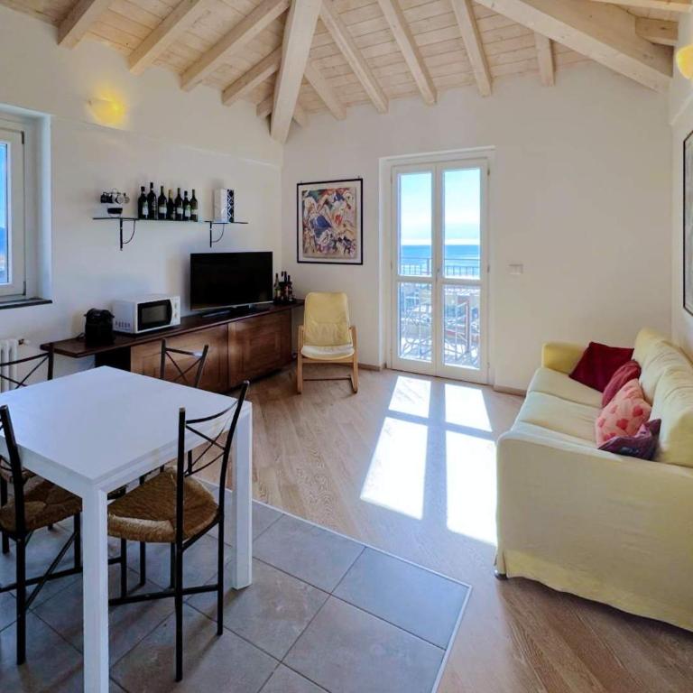 Luminosa mansarda con vista mare - Apartamento de 2 dormitorios - 19