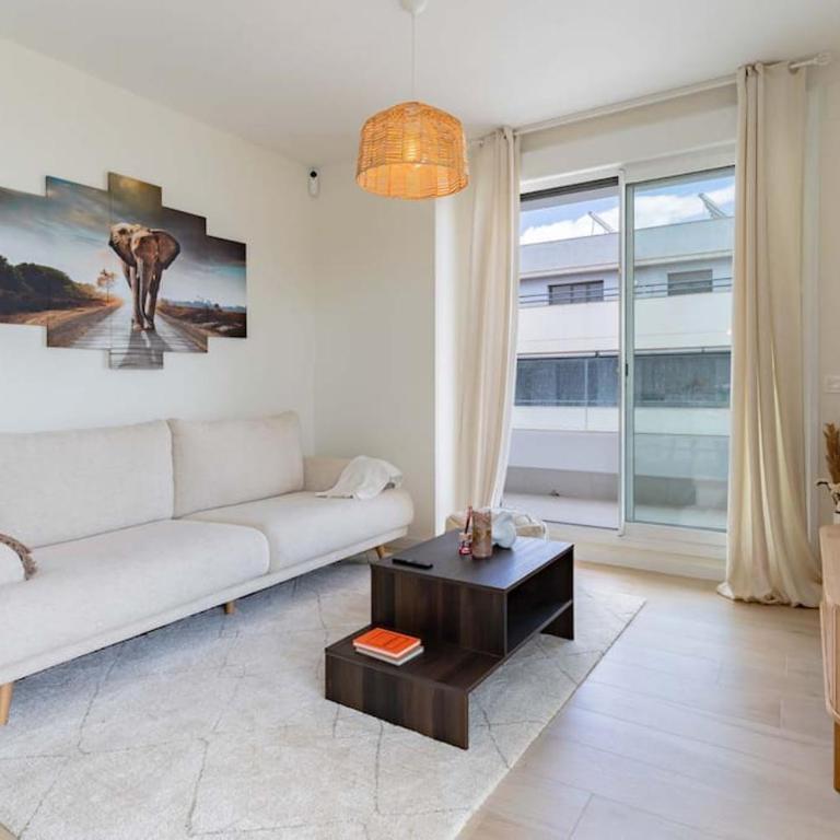 Modern 2-Bed Apartment with Huge Terrace - Two-Bedroom Apartment - 5