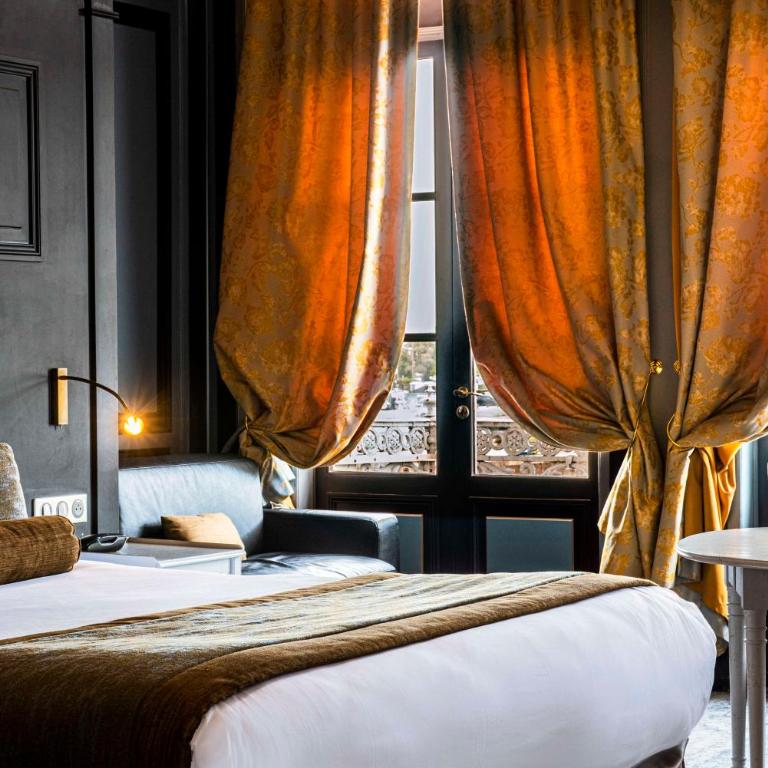 Best Western Le Cheval Blanc -Vue sur le port-plein centre ville - Suite avec Jacuzzi - 3