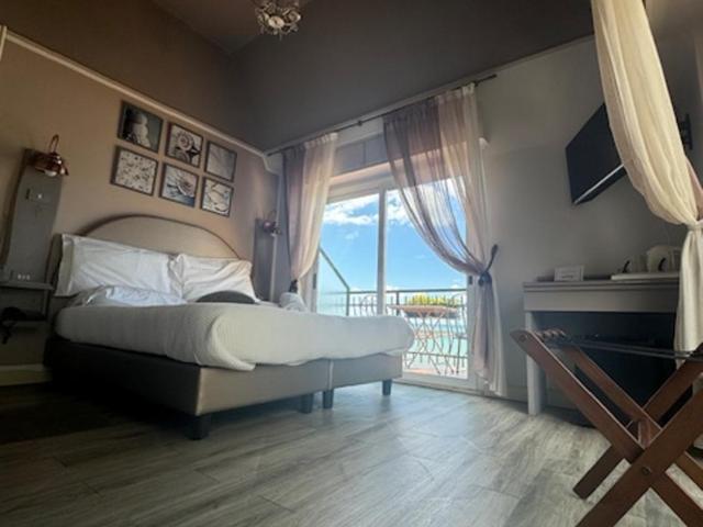 Hotel Zia Piera - Camera Deluxe Matrimoniale con Vista Mare - 2