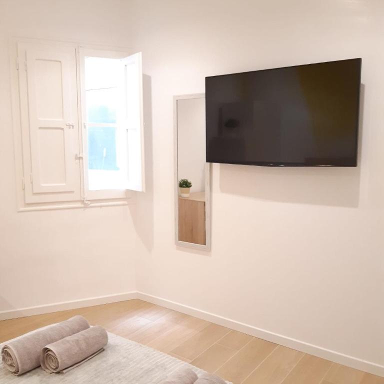 Good Energy Rooms - Double Room with Shared Bathroom - 5