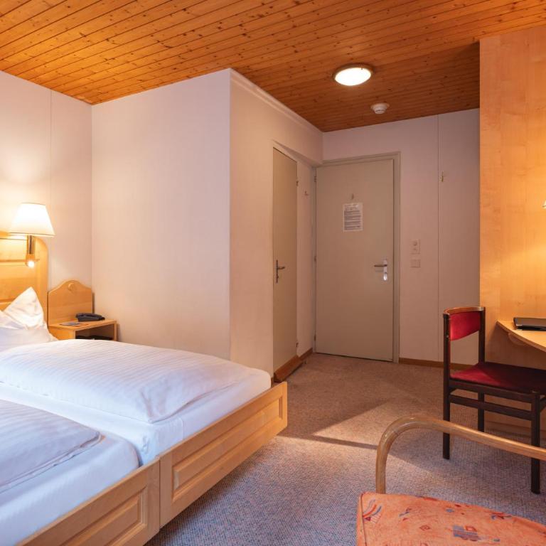 Hotel Bellevue - Traditional Swiss Hideaway - Doppelzimmer – Nordseite ohne Balkon - 7
