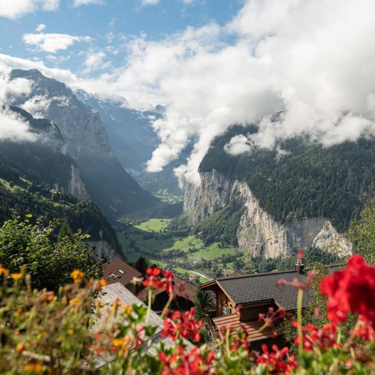 Hotel Bellevue - Traditional Swiss Hideaway - Doppelzimmer mit Panoramablick auf die Jungfrau und Balkon - 6
