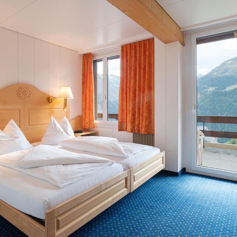 Hotel Bellevue - Traditional Swiss Hideaway - Doppelzimmer mit Panoramablick auf die Jungfrau und Balkon - 11