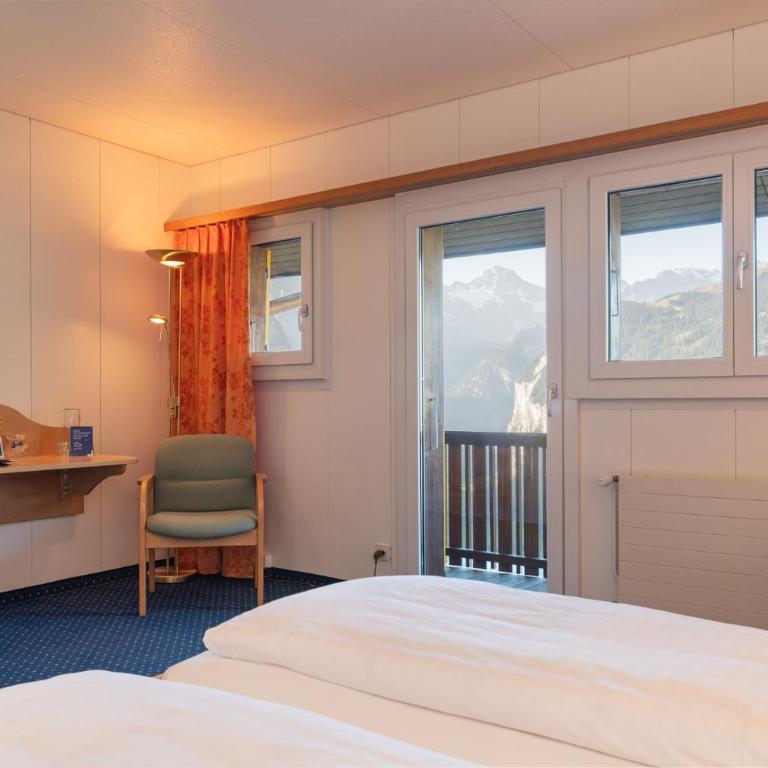 Hotel Bellevue - Traditional Swiss Hideaway - Doppelzimmer mit Panoramablick auf die Jungfrau und Balkon - 27