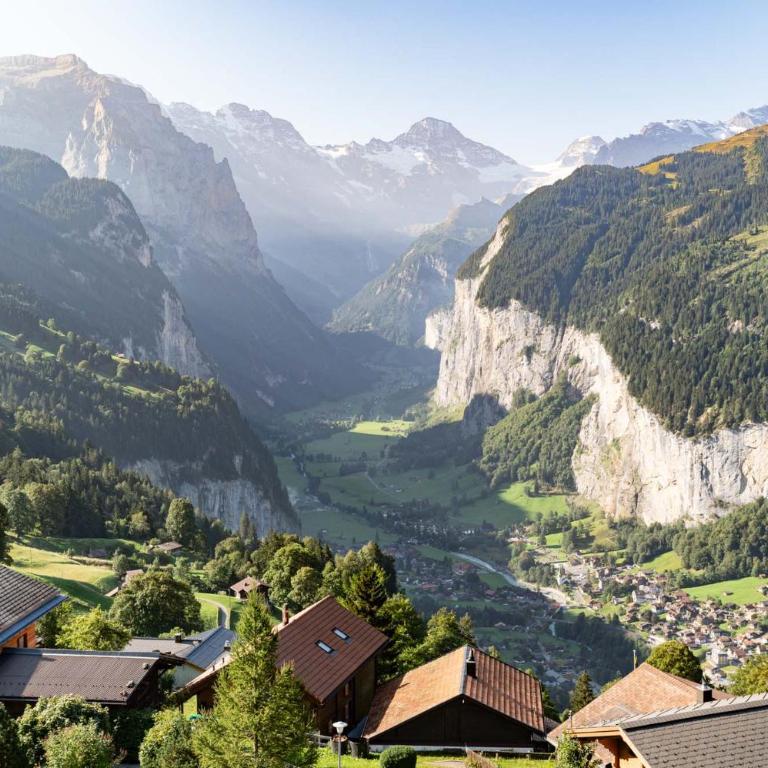 Hotel Bellevue - Traditional Swiss Hideaway - Doppelzimmer mit Panoramablick auf die Jungfrau und Balkon - 23