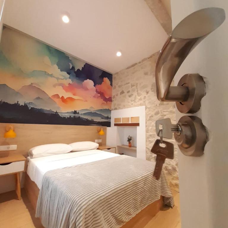 Good Energy Rooms - Double Room with Shared Bathroom - 1