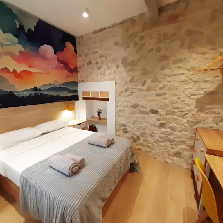 Good Energy Rooms - Double Room with Shared Bathroom - 2