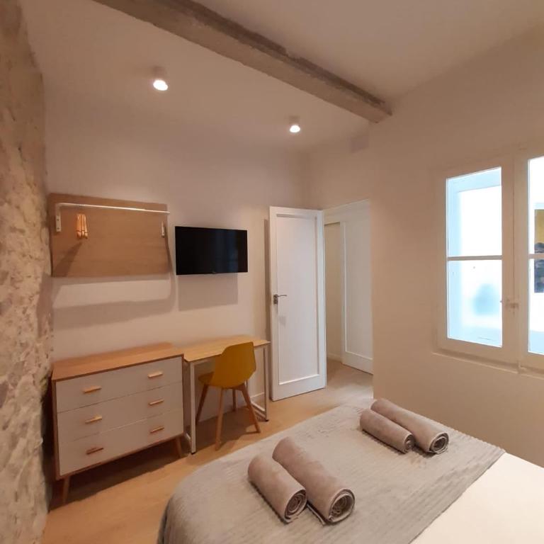 Good Energy Rooms - Double Room with Shared Bathroom - 4