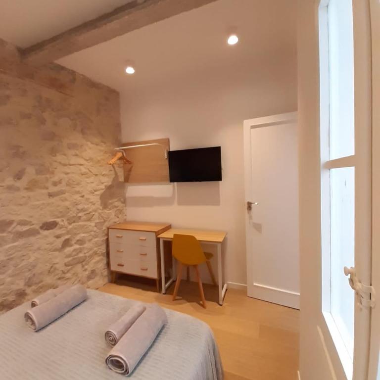 Good Energy Rooms - Double Room with Shared Bathroom - 8