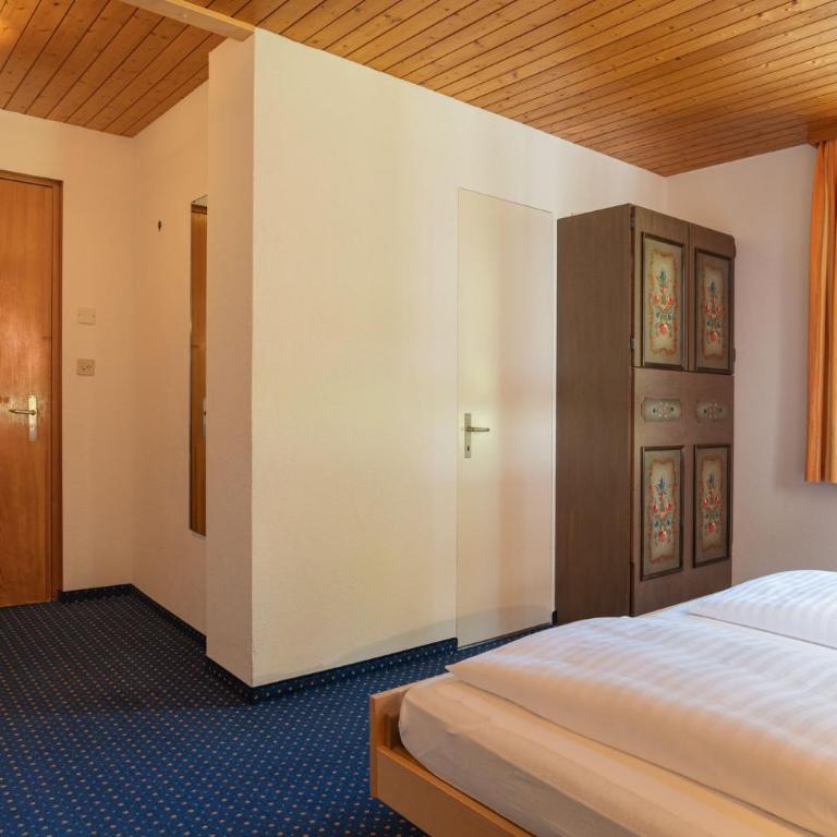 Hotel Bellevue - Traditional Swiss Hideaway - Doppelzimmer – Nordseite ohne Balkon - 13