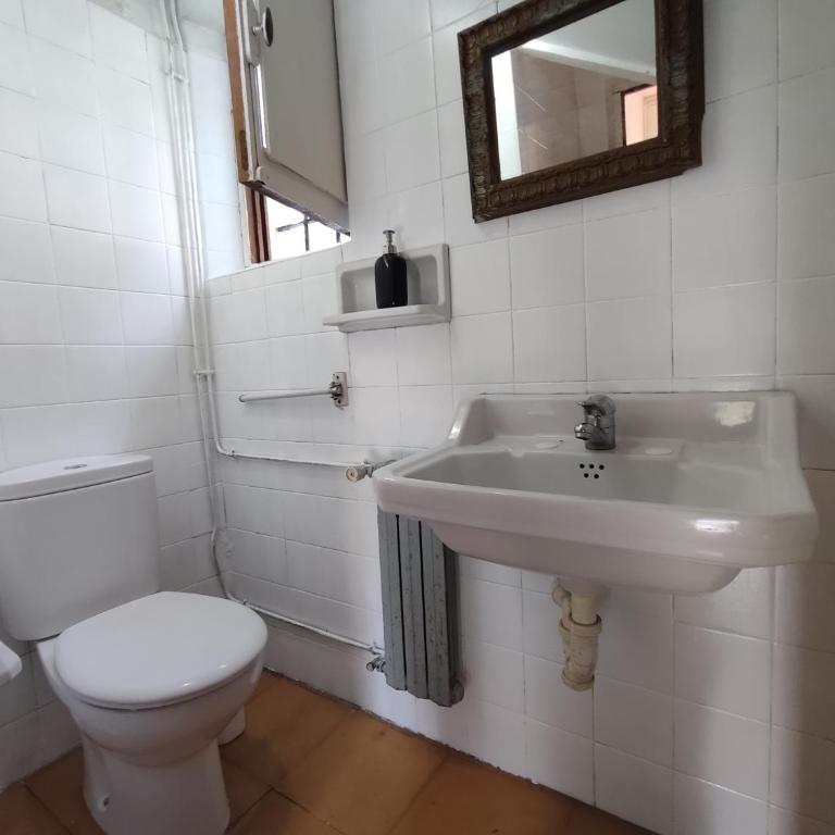 Charming 6-Bed Chalet in Llanes - Chalet - 3