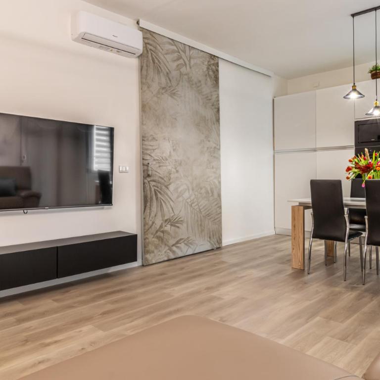 GIGI HOUSE [appartamento PIAZZA MAZZINI] 300m dal mare - Appartamento Deluxe con 2 Camere da Letto - 1